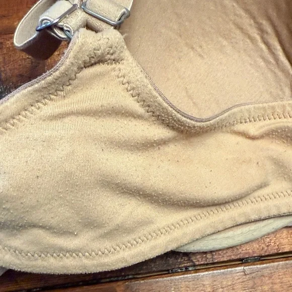 Victoria's Secret Cream Underwire Bra Duo  Front Closure size 38C - Picture 5 of 5